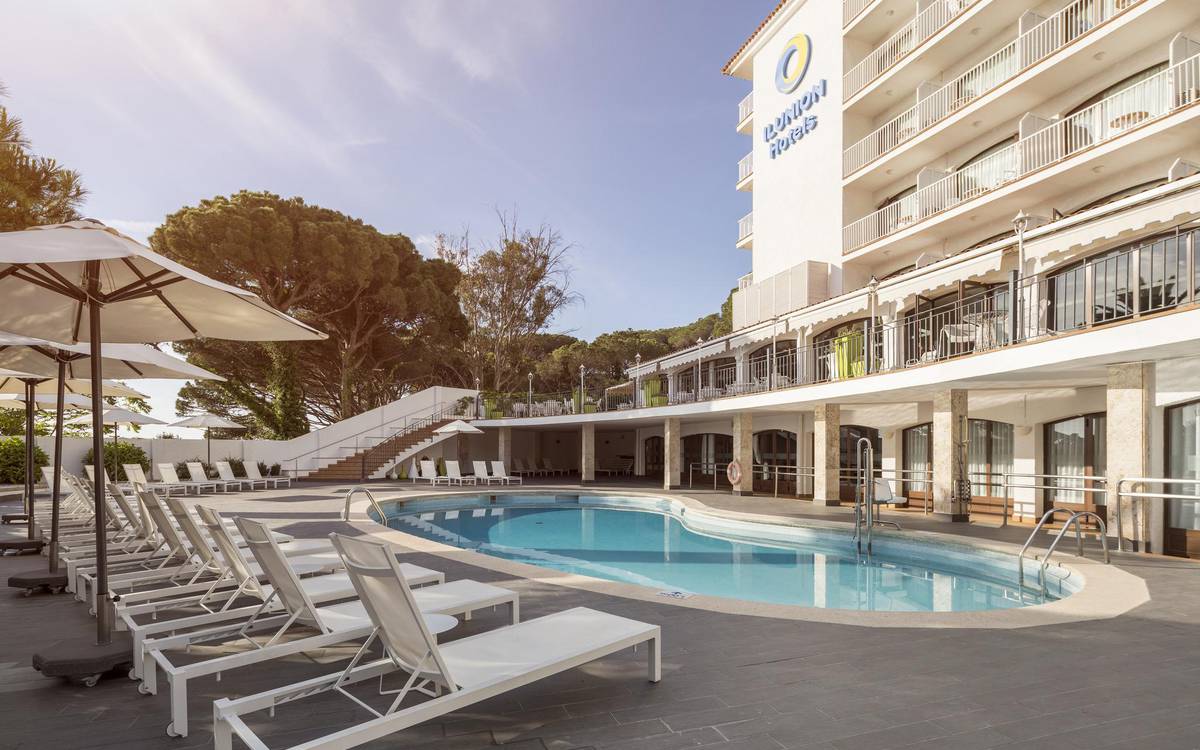 Piscina Hotel ILUNION Caleta Park S'Agaró Piscina Hotel ILUNION Caleta Park S'Agaró